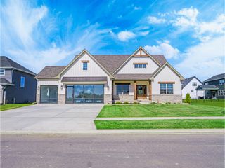 1751 Trailbrook Drive, Valparaiso, IN 46385