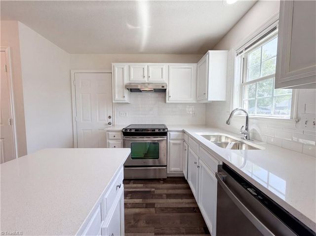 135 Brookgreen Court, Kernersville, NC 27284