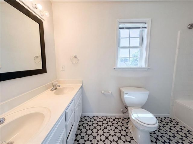 135 Brookgreen Court, Kernersville, NC 27284
