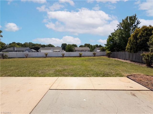 135 Brookgreen Court, Kernersville, NC 27284