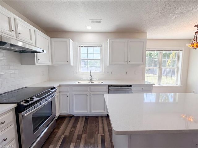 135 Brookgreen Court, Kernersville, NC 27284