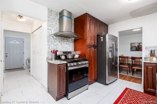 1286 Sherbourne Drive, Dearborn Heights, MI 48127