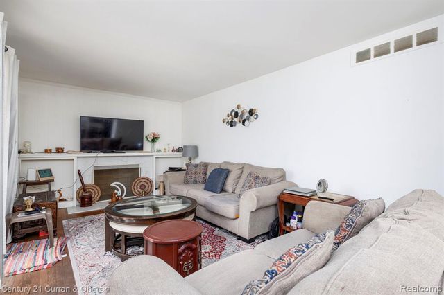 1286 Sherbourne Drive, Dearborn Heights, MI 48127