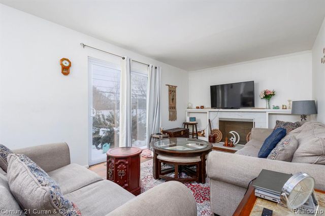 1286 Sherbourne Drive, Dearborn Heights, MI 48127