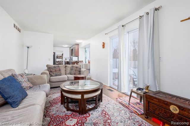 1286 Sherbourne Drive, Dearborn Heights, MI 48127