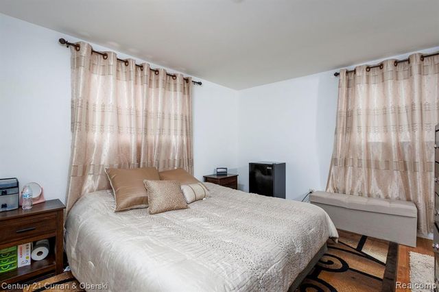 1286 Sherbourne Drive, Dearborn Heights, MI 48127