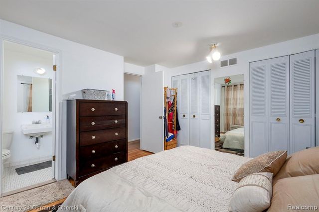 1286 Sherbourne Drive, Dearborn Heights, MI 48127