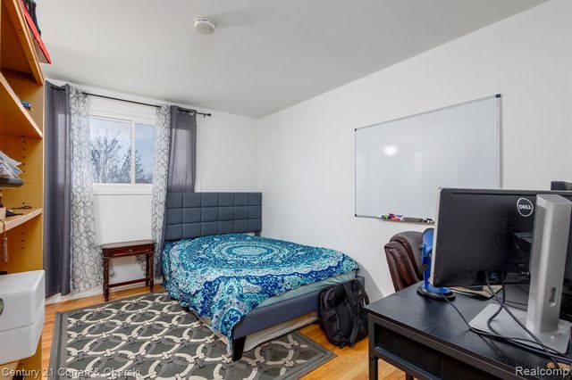 1286 Sherbourne Drive, Dearborn Heights, MI 48127