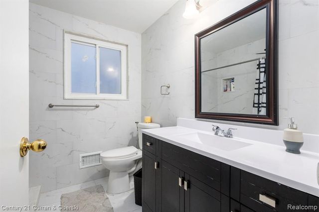 1286 Sherbourne Drive, Dearborn Heights, MI 48127