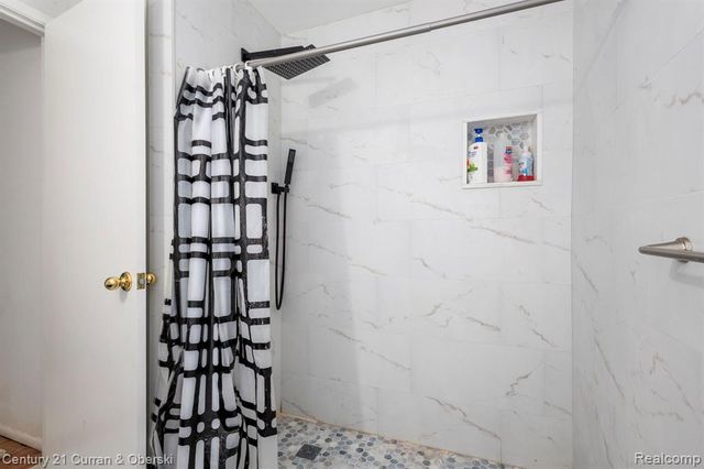 1286 Sherbourne Drive, Dearborn Heights, MI 48127