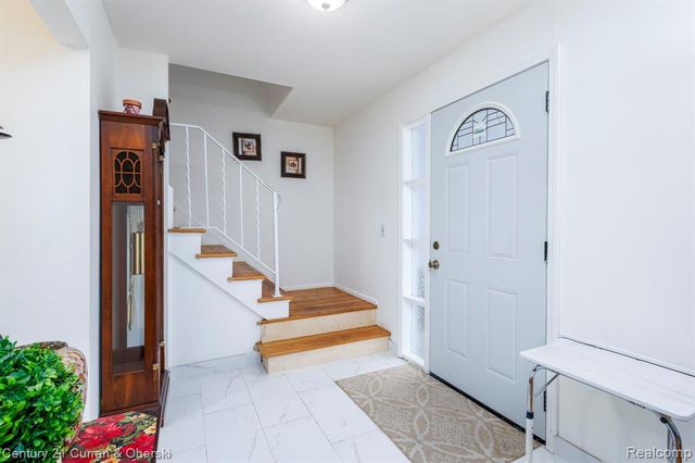 1286 Sherbourne Drive, Dearborn Heights, MI 48127