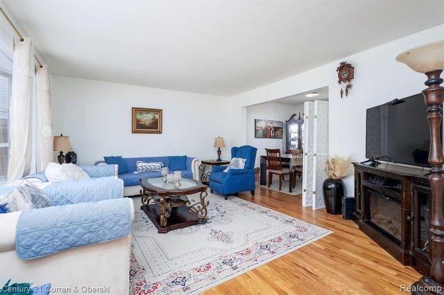 1286 Sherbourne Drive, Dearborn Heights, MI 48127