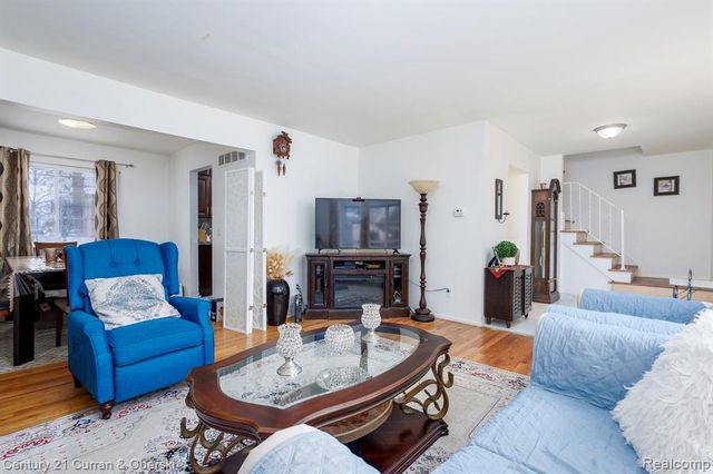 1286 Sherbourne Drive, Dearborn Heights, MI 48127