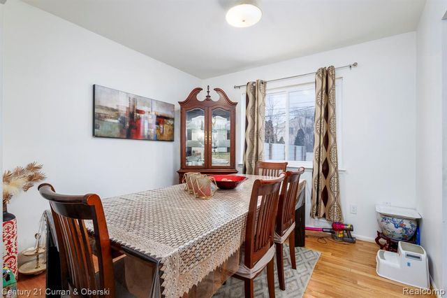 1286 Sherbourne Drive, Dearborn Heights, MI 48127