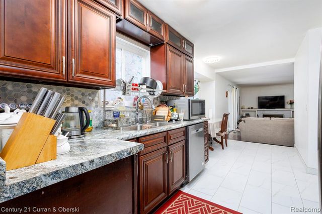 1286 Sherbourne Drive, Dearborn Heights, MI 48127