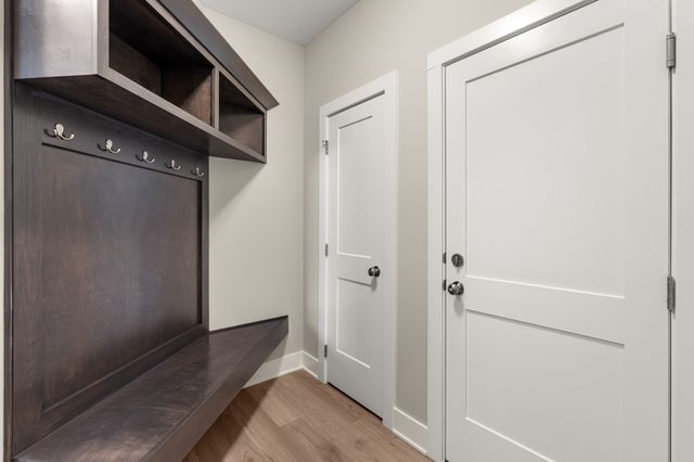 15005 Springbrook Trail, Urbandale, IA 50323