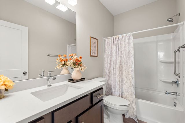 15005 Springbrook Trail, Urbandale, IA 50323