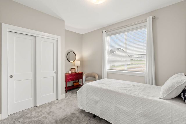 15005 Springbrook Trail, Urbandale, IA 50323