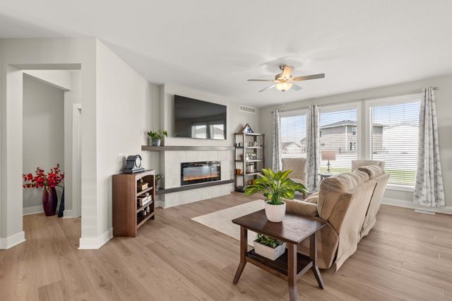 15005 Springbrook Trail, Urbandale, IA 50323