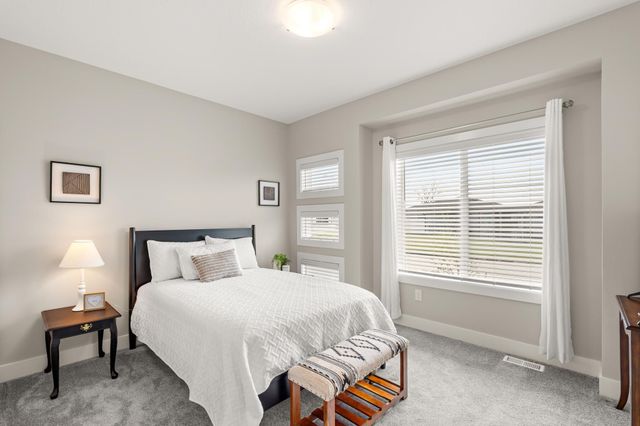 15005 Springbrook Trail, Urbandale, IA 50323