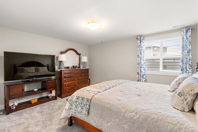 15005 Springbrook Trail, Urbandale, IA 50323