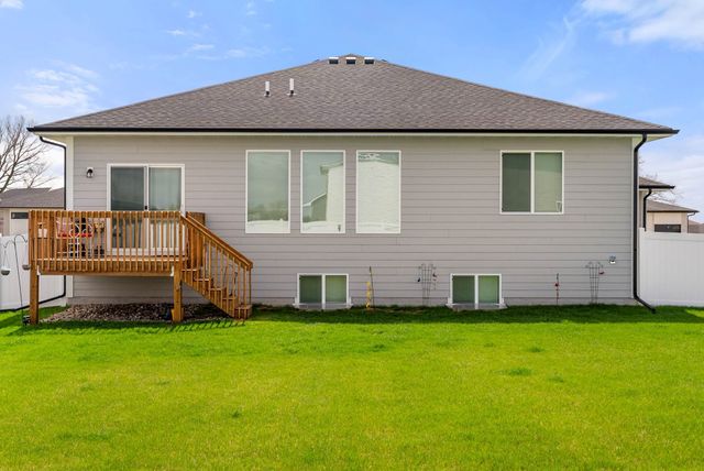 15005 Springbrook Trail, Urbandale, IA 50323