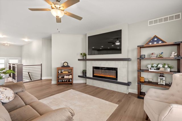 15005 Springbrook Trail, Urbandale, IA 50323