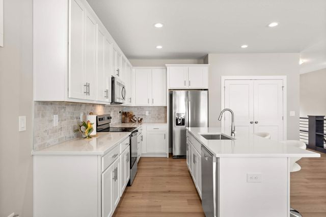 15005 Springbrook Trail, Urbandale, IA 50323