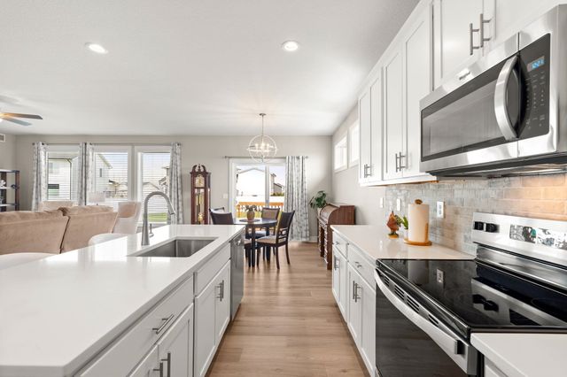 15005 Springbrook Trail, Urbandale, IA 50323