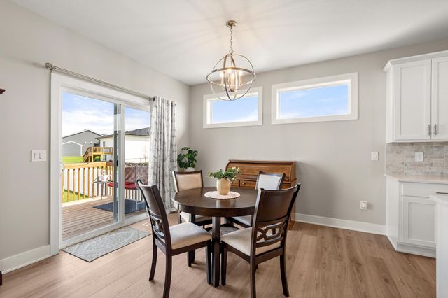 15005 Springbrook Trail, Urbandale, IA 50323