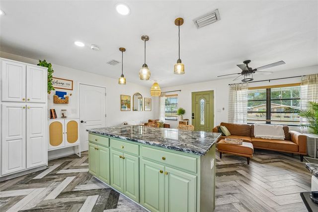 5201 11TH AVENUE N, St Petersburg, FL 33710
