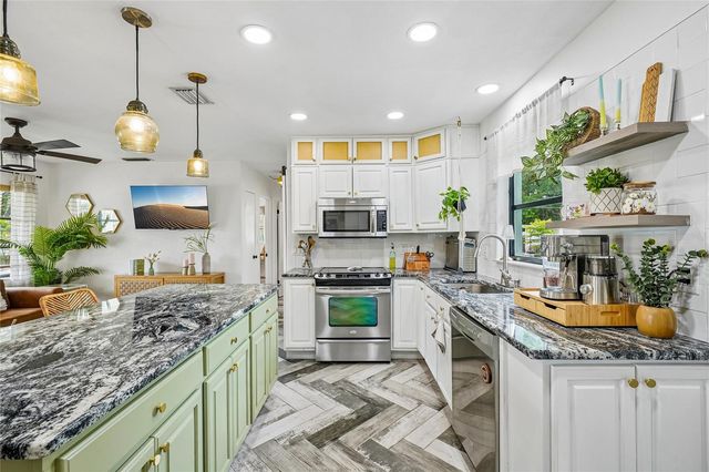 5201 11TH AVENUE N, St Petersburg, FL 33710