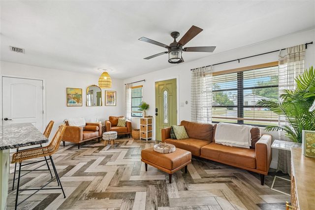 5201 11TH AVENUE N, St Petersburg, FL 33710