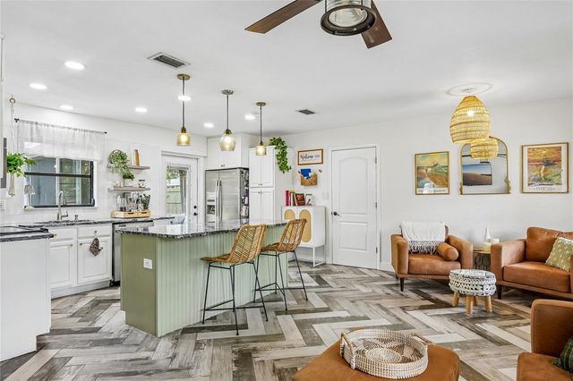 5201 11TH AVENUE N, St Petersburg, FL 33710