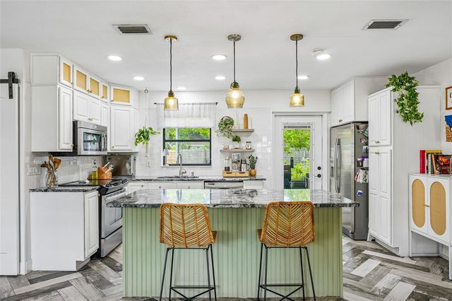 5201 11TH AVENUE N, St Petersburg, FL 33710