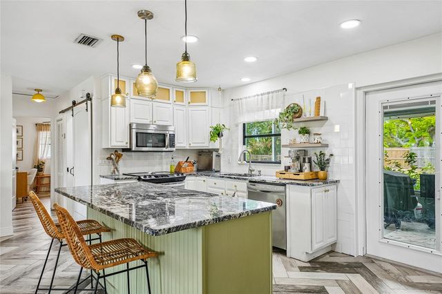 5201 11TH AVENUE N, St Petersburg, FL 33710