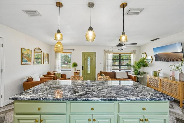 5201 11TH AVENUE N, St Petersburg, FL 33710