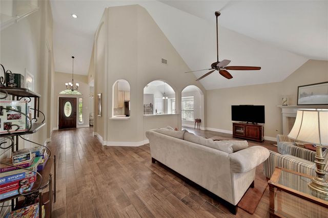 159 S Queenscliff Circle, The Woodlands, TX 77382