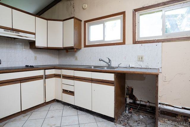 18 Woodlee Lane, Grand Island, NY 14072