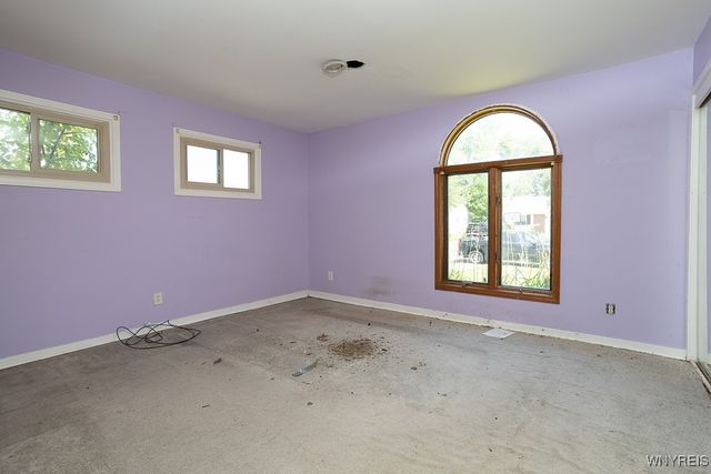 18 Woodlee Lane, Grand Island, NY 14072