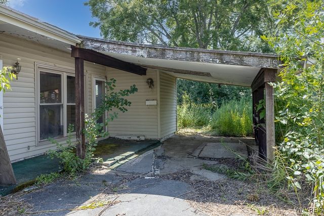 18 Woodlee Lane, Grand Island, NY 14072