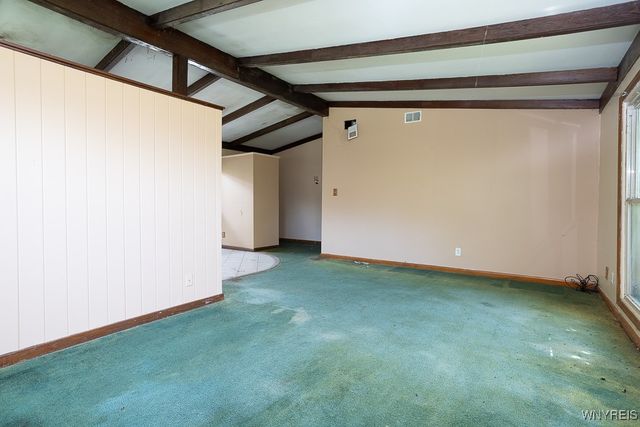 18 Woodlee Lane, Grand Island, NY 14072