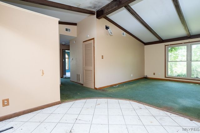 18 Woodlee Lane, Grand Island, NY 14072