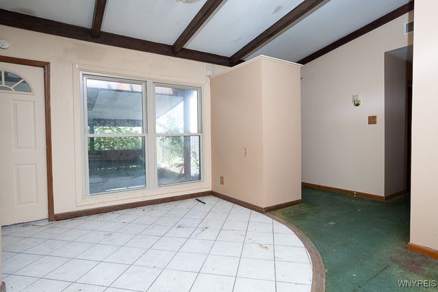 18 Woodlee Lane, Grand Island, NY 14072