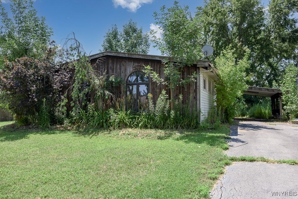 18 Woodlee Lane, Grand Island, NY 14072