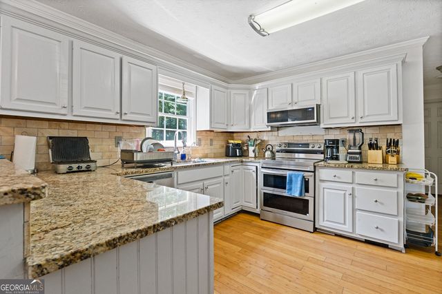 55 Creek View Drive, Hoschton, GA 30548