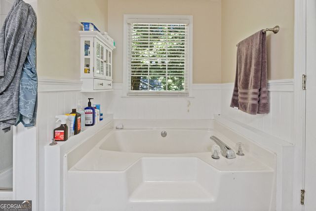 55 Creek View Drive, Hoschton, GA 30548