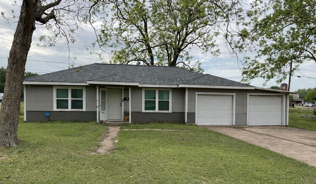 3320 Doris Street, Bay City, TX 77414