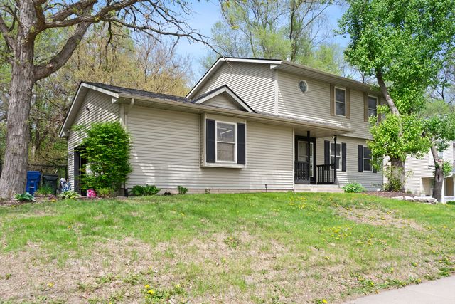 4620 N Division Street, Davenport, IA 52806