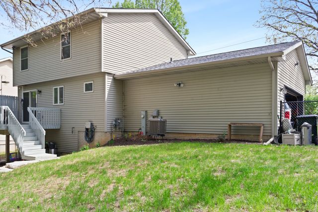 4620 N Division Street, Davenport, IA 52806